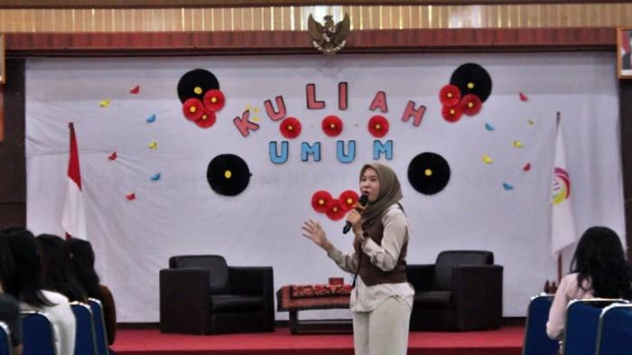 SELF DIAGNOSE - Kuliah umum HIMAPSI UKMC bersama Psikolog Diana Putri Arini bahas “Scroll, Swipe, Self-Diagnose” dan bahaya mendiagnosis diri dari konten medsos.
