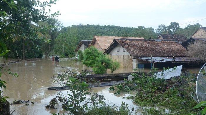 Banjir Bandang OKU Selatan, Jelang Sahur Warga Berhamburan Keluar Rumah