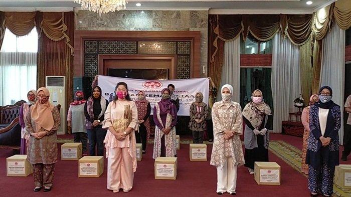 Bhayangkari Sumsel Salurkan Bantuan dari Dekranas Pusat untuk Pengrajin di Sumsel