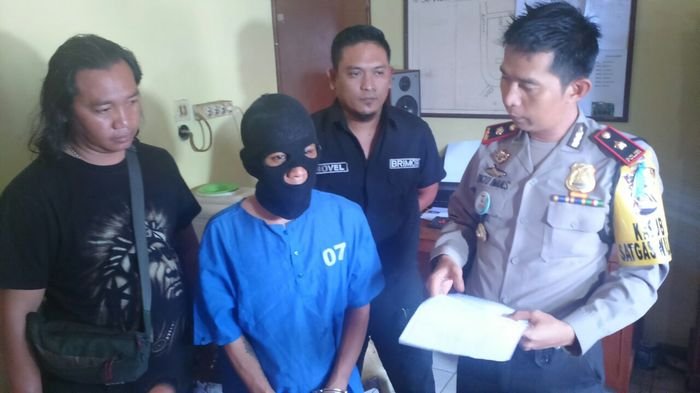 Tersangka Begal Ini Tembak Kepala Korbannya. Ditangkap Saat Jualan Pempek di Tangerang