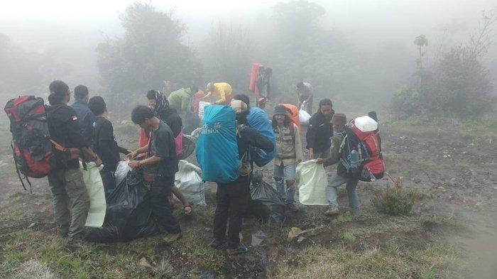 Alfrenzi Panggarbesi Dukung Kegiatan Bersih-bersih Dempo Jadi Agenda Tahunan