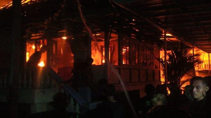 Detik-detik Kebakaran di Lorong Serengam 1 Palembang,10 Rumah, 1 Bedeng  dan 4 Unit Motor Terbakar