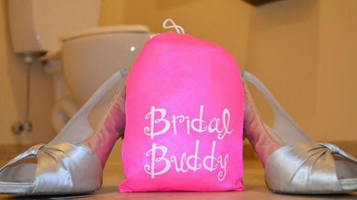 Inovasi Busana, Bantu Pengantin Wanita Buang Air Kecil