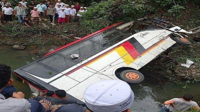 MALANG TAK Bisa Ditolak, Pulang Kunker, Bus Pejabat Masuk Jurang 10 Meter: 2 Kadis Meninggal