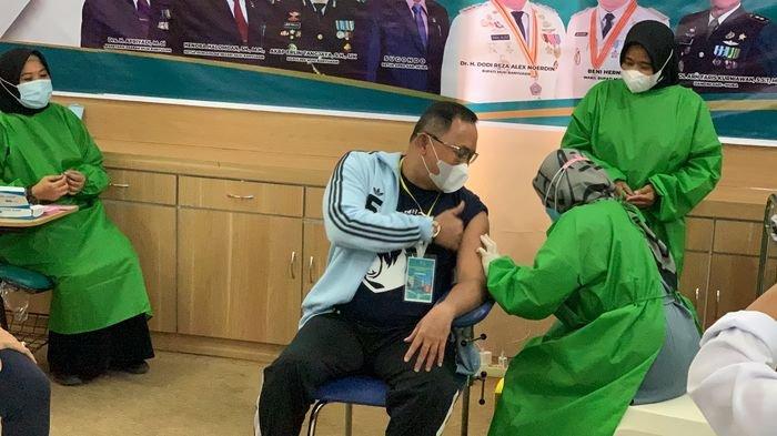Jadi Orang Pertama Disuntik Vaksin Covid-19, Bupati Muba Dodi Reza Alex: Saya Lapar