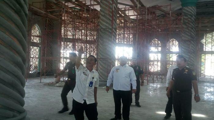 Bupati OI Minta Kontraktor Selesaikan Pembangunan Masjid dan Taman Kota Sesuai Kontrak Kerja