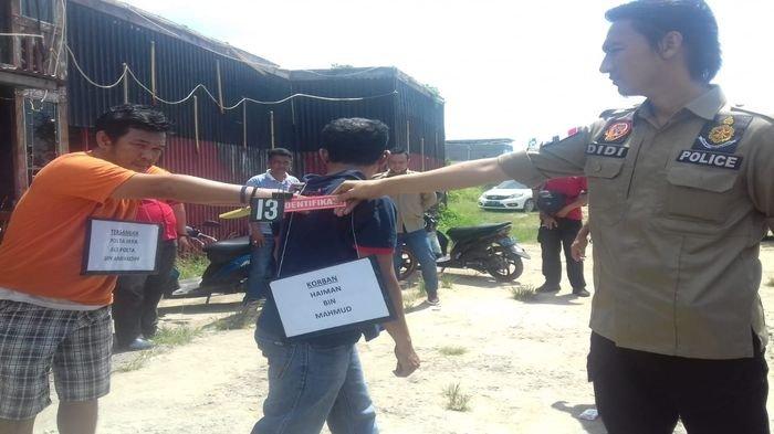 Rekonstruksi Pembunuhan di Kafe Pink, Keluarga Korban Teriak Histeri