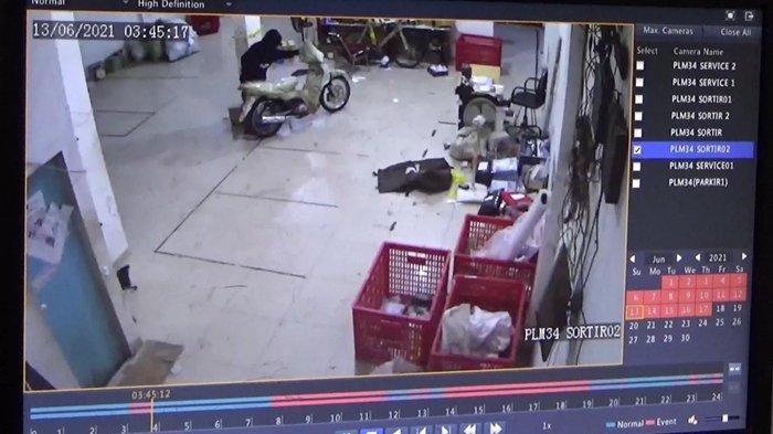 Viral di Media Sosail Pencuri Beraksi di Kantor J&T Ekspress Sultan Mansyur, Bawa Kabur Jam & Motor