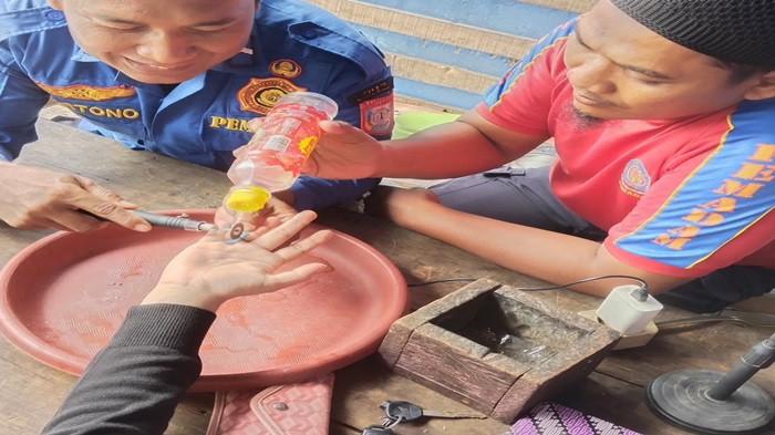 Dari Kobaran Api ke Jerat Cincin, Damkar Banyuasin Jadi Juru Selamat Jari Warga