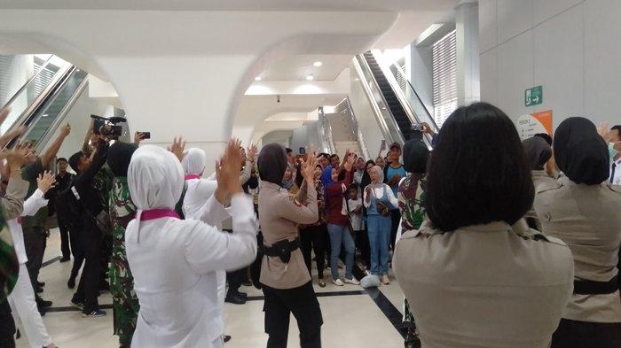 Perawat, Polwan, Hingga Kowad TikTok di Stasiun LRT Ampera, Penumpang Ketagihan