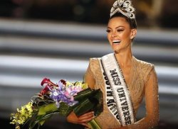 6 Fakta Menarik Pemenang Miss Universe 2017, No 4 Keren Abis!