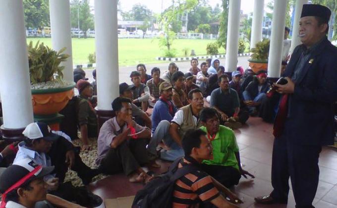 Sengketa Tapal Batas, Warga Trans HTI Kembali Demo ke DPRD Mura