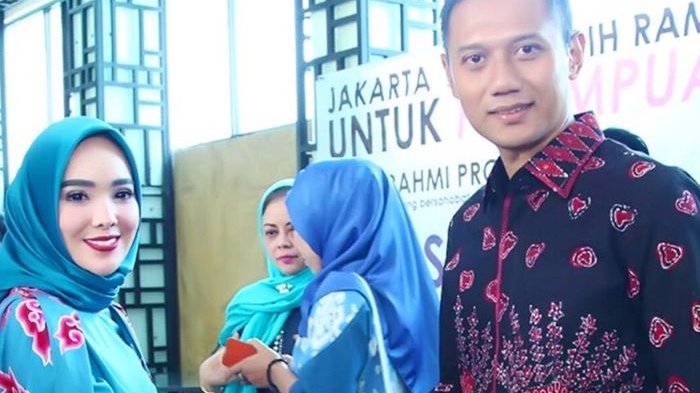 Artis Cantik Asal Palembang Ini Berharap Agus-Sylvi Kaji Ulang Larangan Berhijab