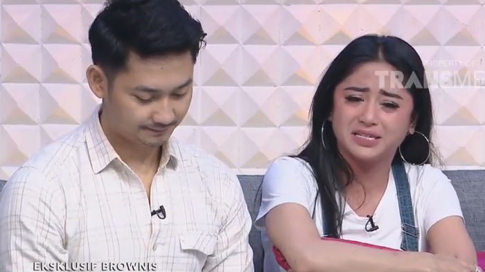 Kerabat Bocorkan Usaha Angga Wijaya, Sebulan Pisah Ranjang, Tiap Jam Dewi Perssik Alami Ini di Rumah