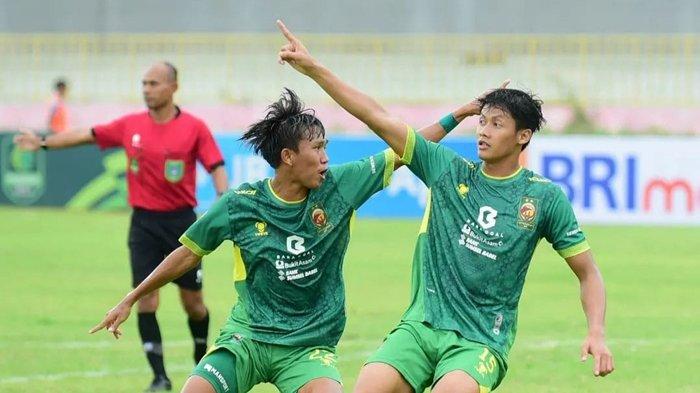 Sosok Stoper Sriwijaya FC Fajar Zainul Muttaqin Pencetak Gol Pembuka Kalahkan Perserang 0-3