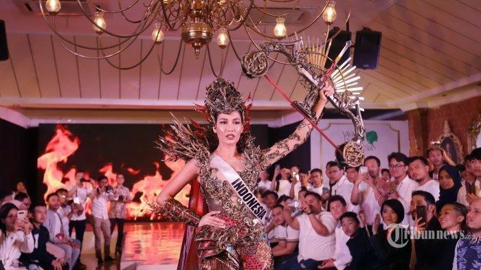 Sosok Frederika Alexis Cull, Putri Indonesia 2019 Sukses Tembus 10 Besar Miss Universe di Usia Muda!