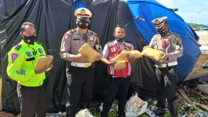 Ganja Kering Dimuat Truk Pengangkut Buah, Kecelakaan di Jalan Tol Sumatera