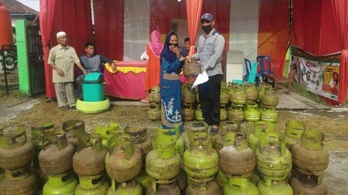 Pemerintah Desa Gratiskan Gas Elpiji Tiga Kilogram di Desa Pulau Lebar Muratara, Total 100 Tabung