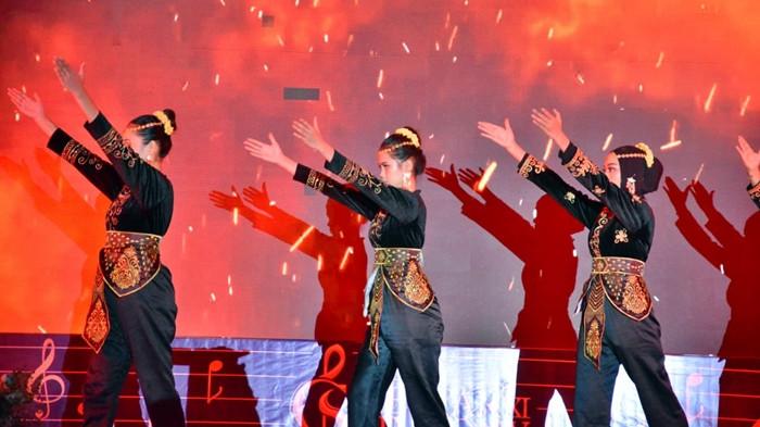 GEBYAR SIMPONY - Gebyar Simpony ke-11 di Polsri sukses menghadirkan empat hari penuh kreativitas, menampilkan musik, tari, teater, hingga seni rupa dari pelajar dan mahasiswa se-Sumatera Selatan.