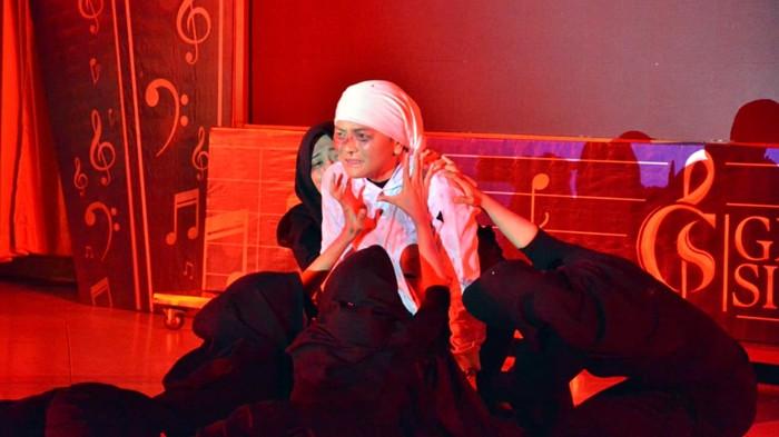 GEBYAR SIMPONY - Drama musikal sebagai puncak Gebyar Simpony ke-11 berhasil menarik perhatian publik dengan 257 tiket terjual, menandakan tingginya antusiasme terhadap seni di kalangan generasi muda.