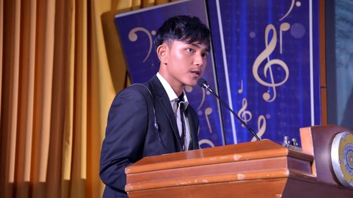 GEBYAR SIMPONY - Ajang Melukis dan Digital Poster di Aula KPA Polsri menjadi wadah peserta mengekspresikan ide visual secara kreatif melalui seni rupa konvensional dan digital.