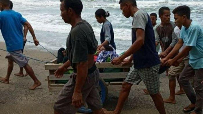 TAK ADA Ambulans, Apalagi Jalan Aspal, Jika Sakit Hanya Ada Gerobak: Lintasi 5 Sungai dan Pantai