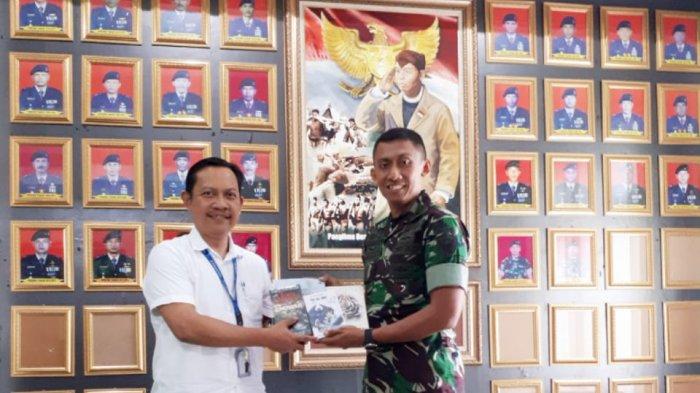 Gramedia World Palembang Berikan Bantuan Buku Kepada Yonif Raider 200 BN Tugas di Perbatasan