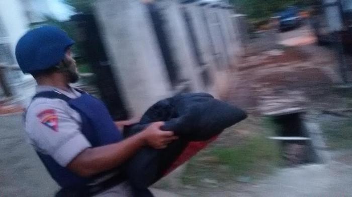 Cangkul Andrianto Dua Kali Mengenai Granat Nanas