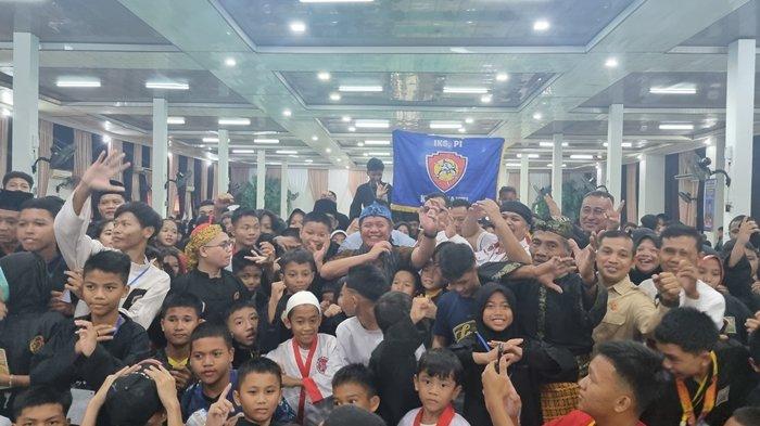 Herman Deru Disambut Gemuruh Ribuan Warga Pencak Silat, IPSI: Ini Alasan Dijuluki Pendekar Rakyat