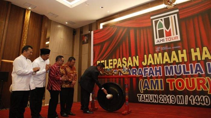 Herman Deru Lepas 159 Jamaah Haji Khusus, Mulai Tahun Ini Jemaah Haji Sumsel Akan Diberi Piagam