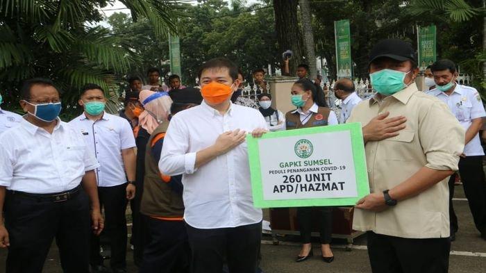 Bantuan APD Kerabat Alm KHO Gadjahnata dan GAPKI Diterima Gubernur, Segera Distribusikan ke RS