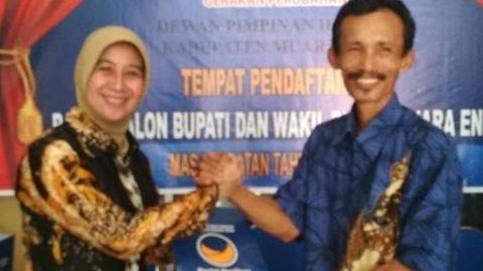 Hj Shinta Kembalikan Formulir Pendaftaran Bakal Calon Bupati ke Nasdem