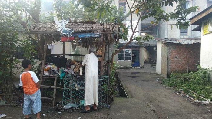 Kos Dua Putri Rusun Blok 31 Palembang Terbakar, Mobil Damkar tak Bisa Masuk ke Lokasi