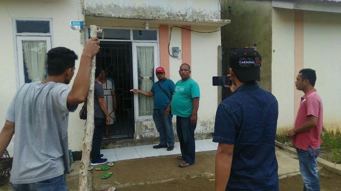 Ibu dan Dua Anaknya Dikurung di Dalam Rumah Karena Belum Bisa Bayar Sisa Kredit Rumah