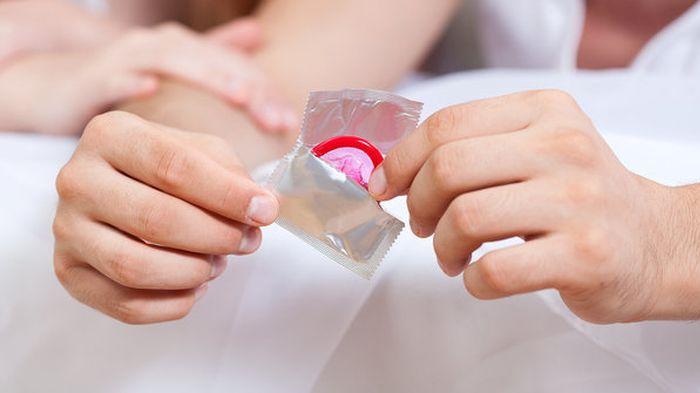 Temukan Kondom di Celana Suaminya,  Wanita Muda Ini Bikin Pertunjukan dan Hasilnya Mengerikan