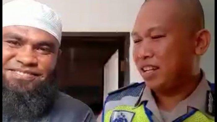 Tidak Pakai Helm, Imam Masjid Dihukum Mengaji Satu Juz oleh Polisi Lalu Lintas