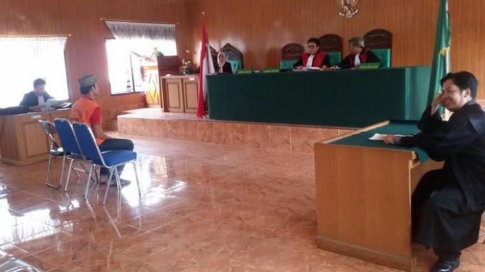 Setelah Mendengar Tuntutan Hukumannya, Terdakwa Pembunuhan Ini Langsung Tertunduk