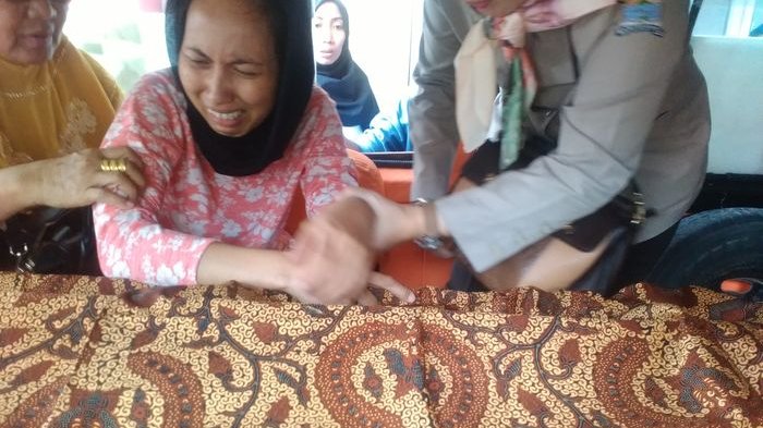 Jenazah Ewa Pukul 10 Ini Dimakamkan di Cinde Welan. Ini 5 Fakta Kematiannya Baru Terungkap