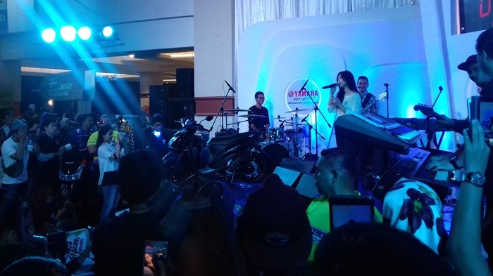 Isyanation Palembang Beri Surprise Kue Ultah, Pukau Ratusan Pengunjung