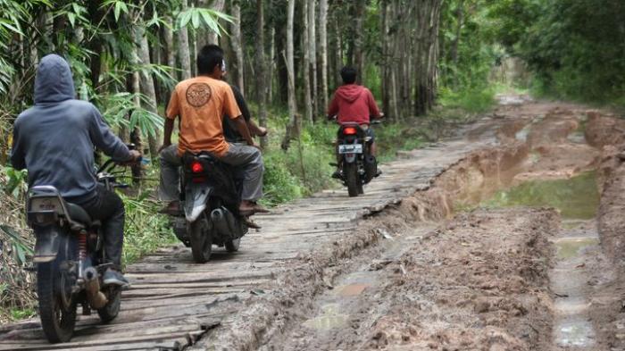 Jalan Desa Talang Rimba Cengal OKI Rusak Berat