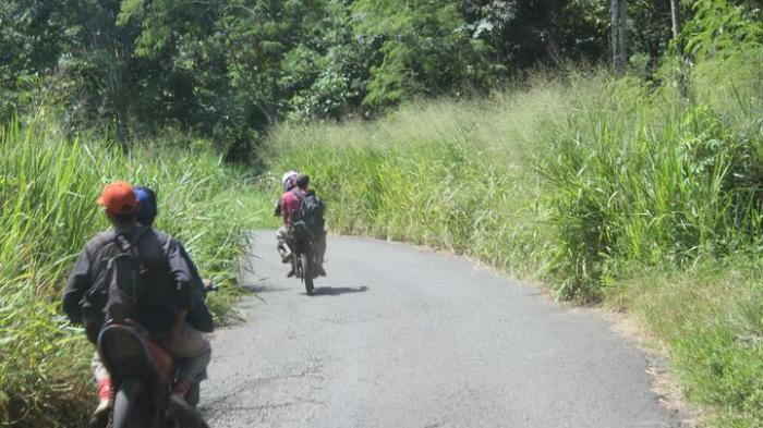 Jalan Menyempit Wajib Bunyikan Klakson