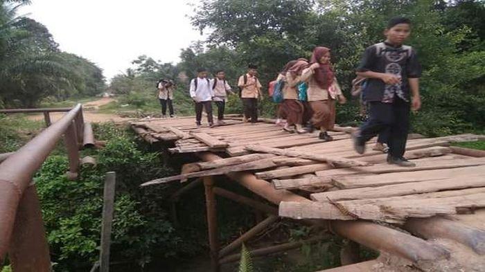 Akses Utama Penghubung 2 Desa di Kabupaten Ogan Ilir Nyaris Ambruk