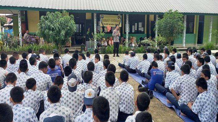 Polres Muara Enim Gelar Jumat Curhat di SMP Negeri 5 Muara Enim