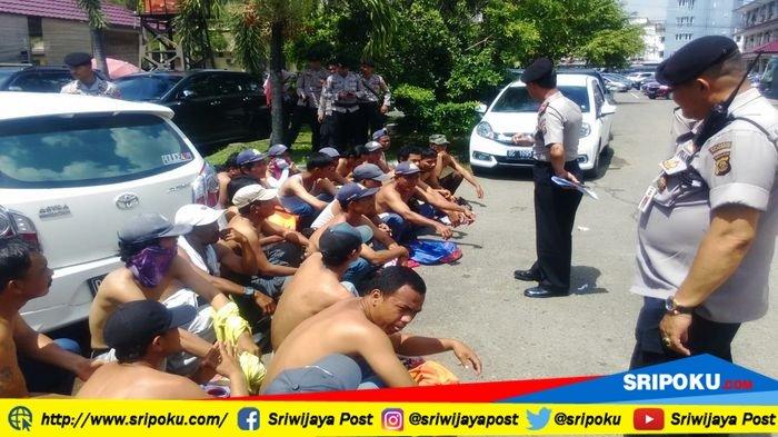 Puluhan Juru Parkir Ilegal di Palembang Diamankan di Polda Sumsel. Jukir: Kami Setor ke Orang Dishub