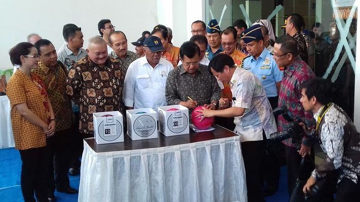 Spidol Macet, Jusuf Kalla Kesulitan Neken Hingga Berpura-pura Gelindingkan Bola Bowling