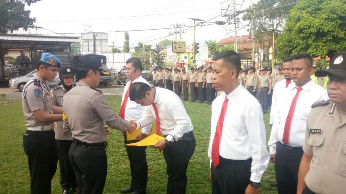 Berhasil Ungkap Kasus Wilayah OKI, Kapolres Beri Penghargaan Kepada Personel Kepolisian