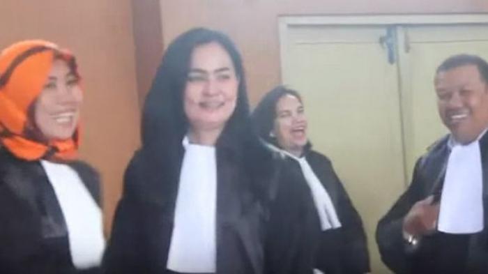 Kartika, Pengacara Menawan dan Seksi, Pendamping Terdakwa Tipikor Suap RAPBD Muba