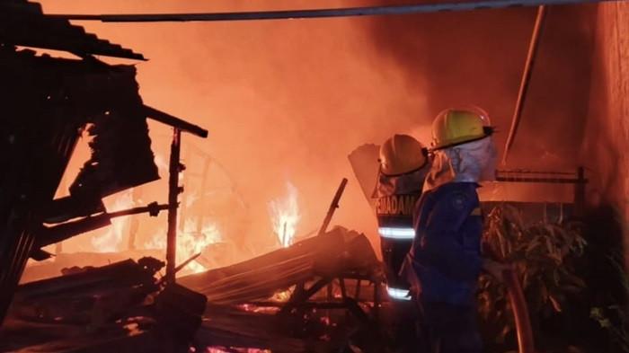 Tragedi Dini Hari di Betung Banyuasin, Kebakaran Hebat Hanguskan Rumah Warga