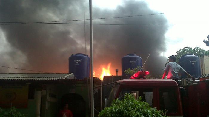 Kebakaran Terjadi di Belakang Kompleks Ilir Barat Permai
