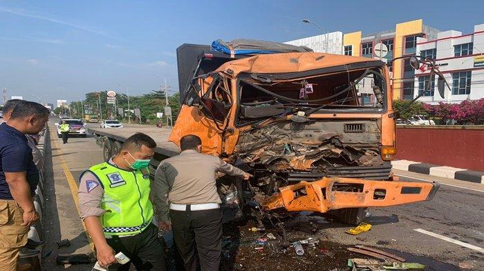 Penyebab Kecelakaan di Palembang, Fuso Hantam Tangki di Palembang, Bibir Sopir Truk Robek